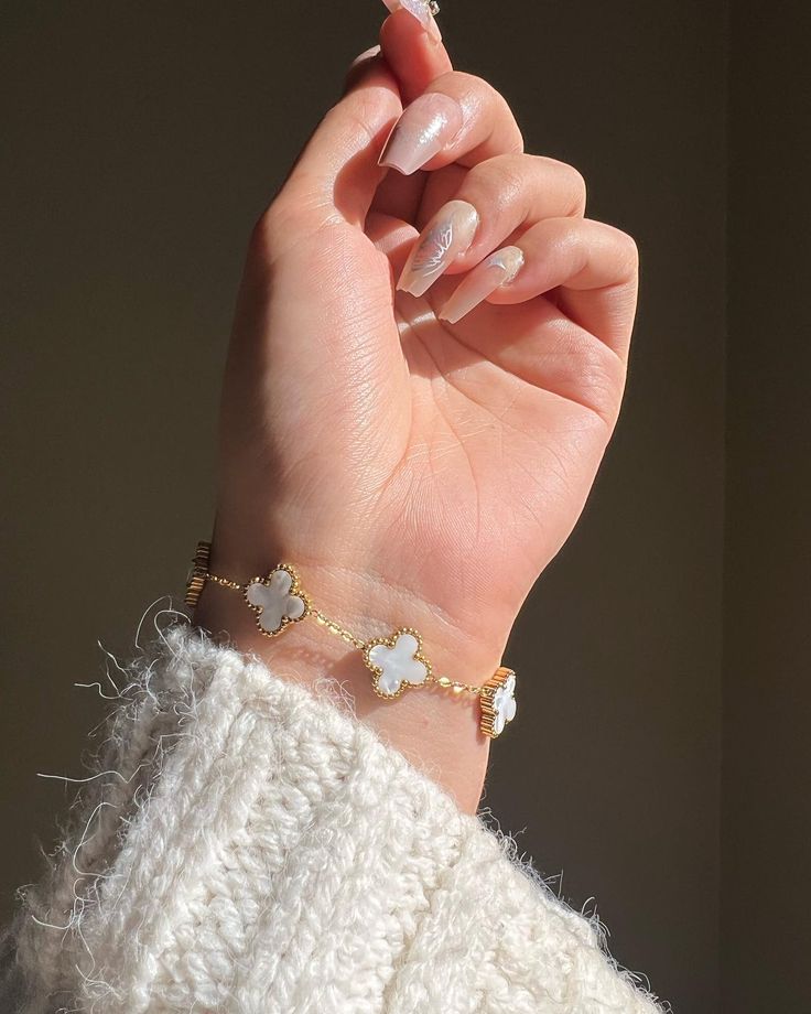 Elegant Gold-Plated Clover Flower Bracelet